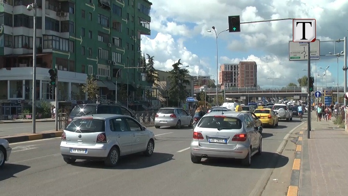 Miratohet vendimi: Ndalohet importi i makinave mbi 10 vjet te perdorura